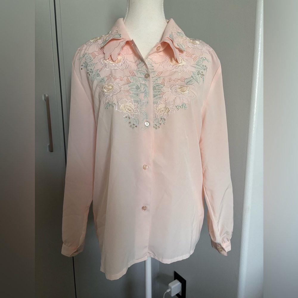 Vintage Embroidered Floral Blouse in Light Pink